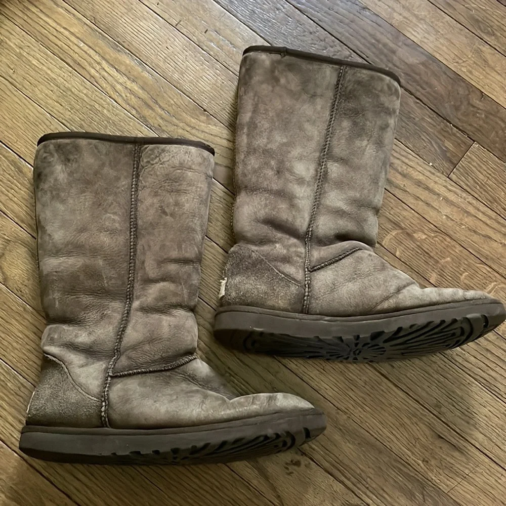 Ugg brown boots classic tall style size 9 women